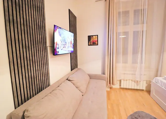 Spacious In The Center Of *