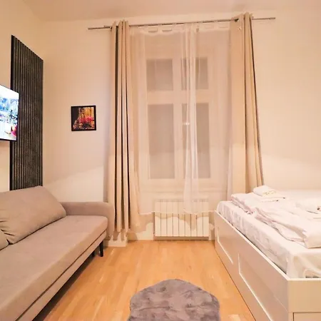 アパート Spacious In The Center Of *