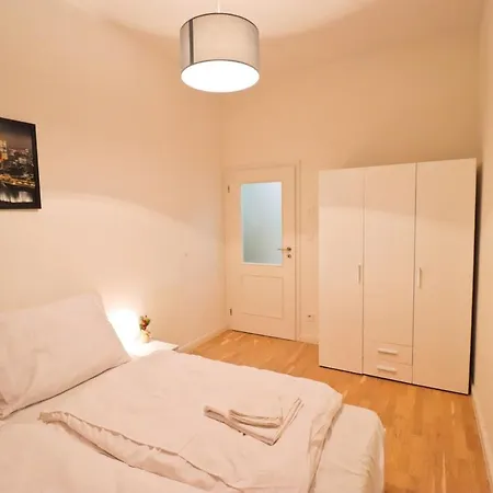 アパート Spacious In The Center Of プラハ