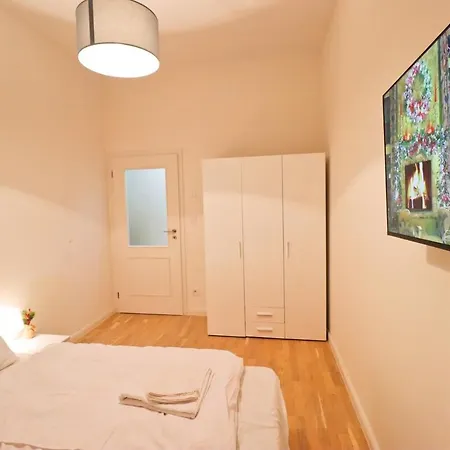 Spacious In The Center Of 아파트 *