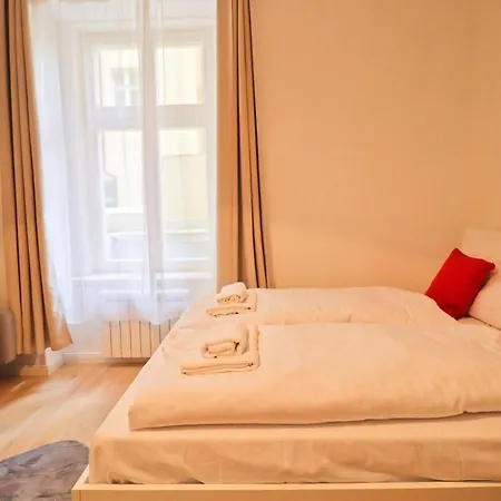 아파트 Spacious In The Center Of 프라하