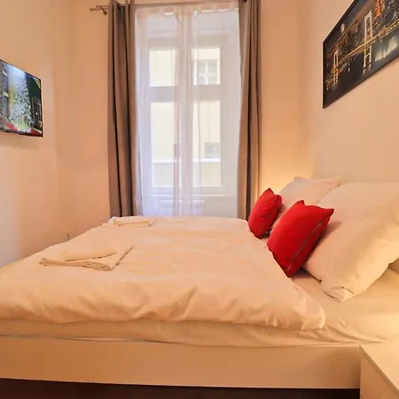 아파트 Spacious In The Center Of